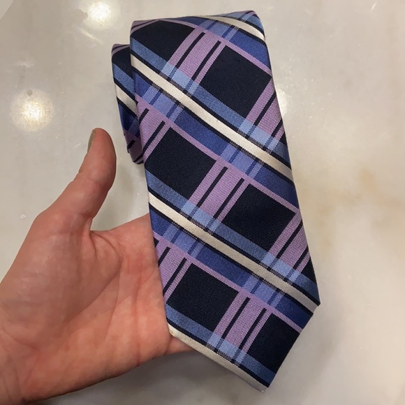 Michaels Kors 100% Silk Geometric Tie - Picture 9 of 9